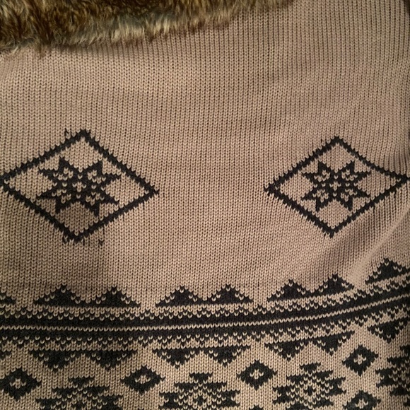 Cardigan - Picture 11 of 11